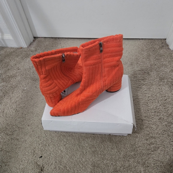 Shoes - Picture 2 of 5